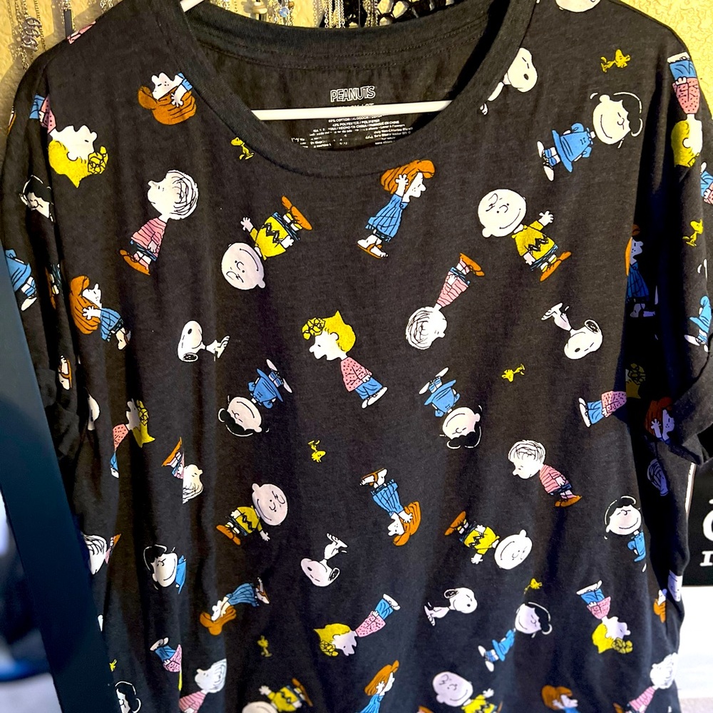 Womens Peanuts crop